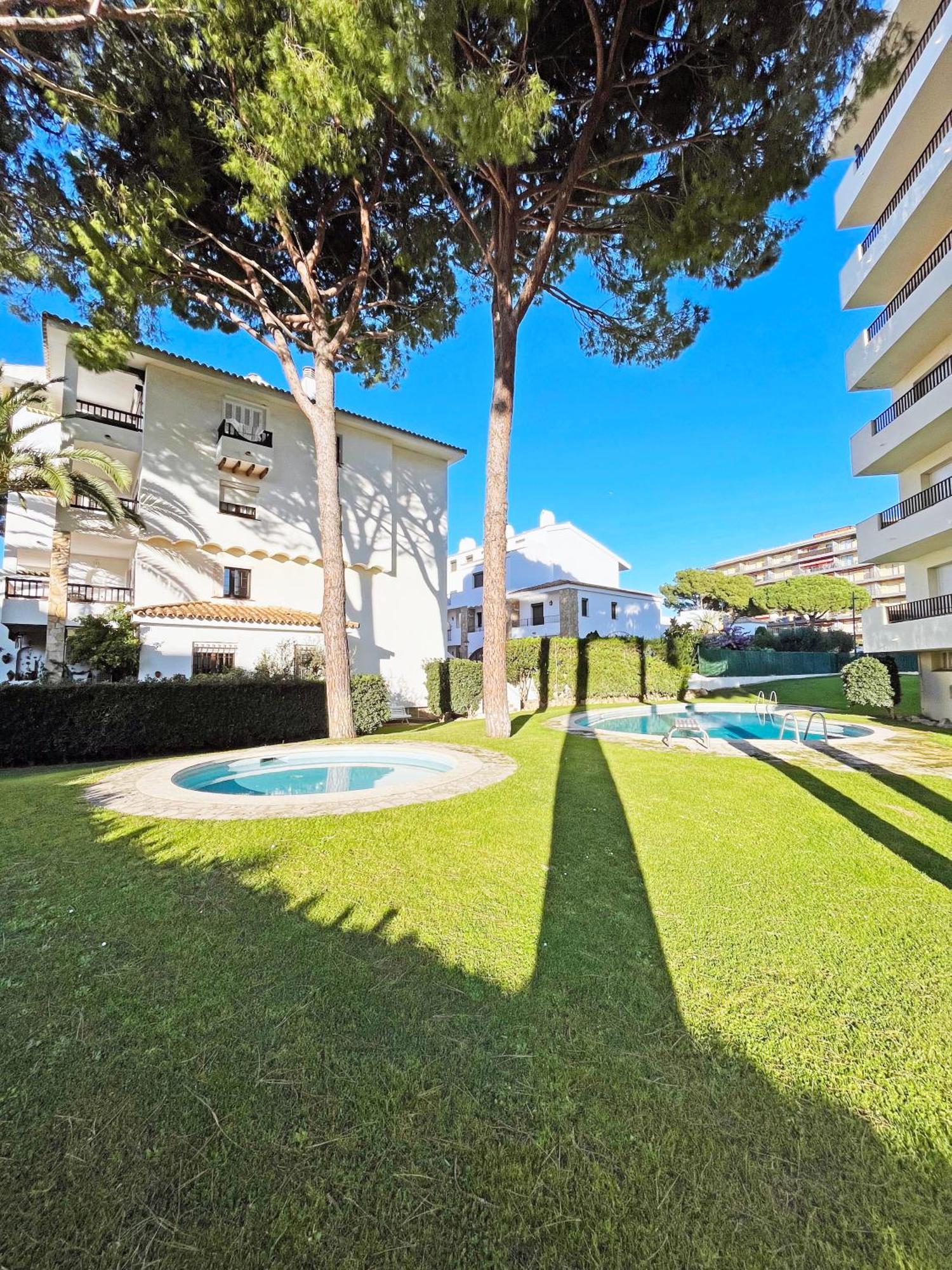 Apartamento En La Escala Con Piscina Y Parking L' Escala Luaran gambar