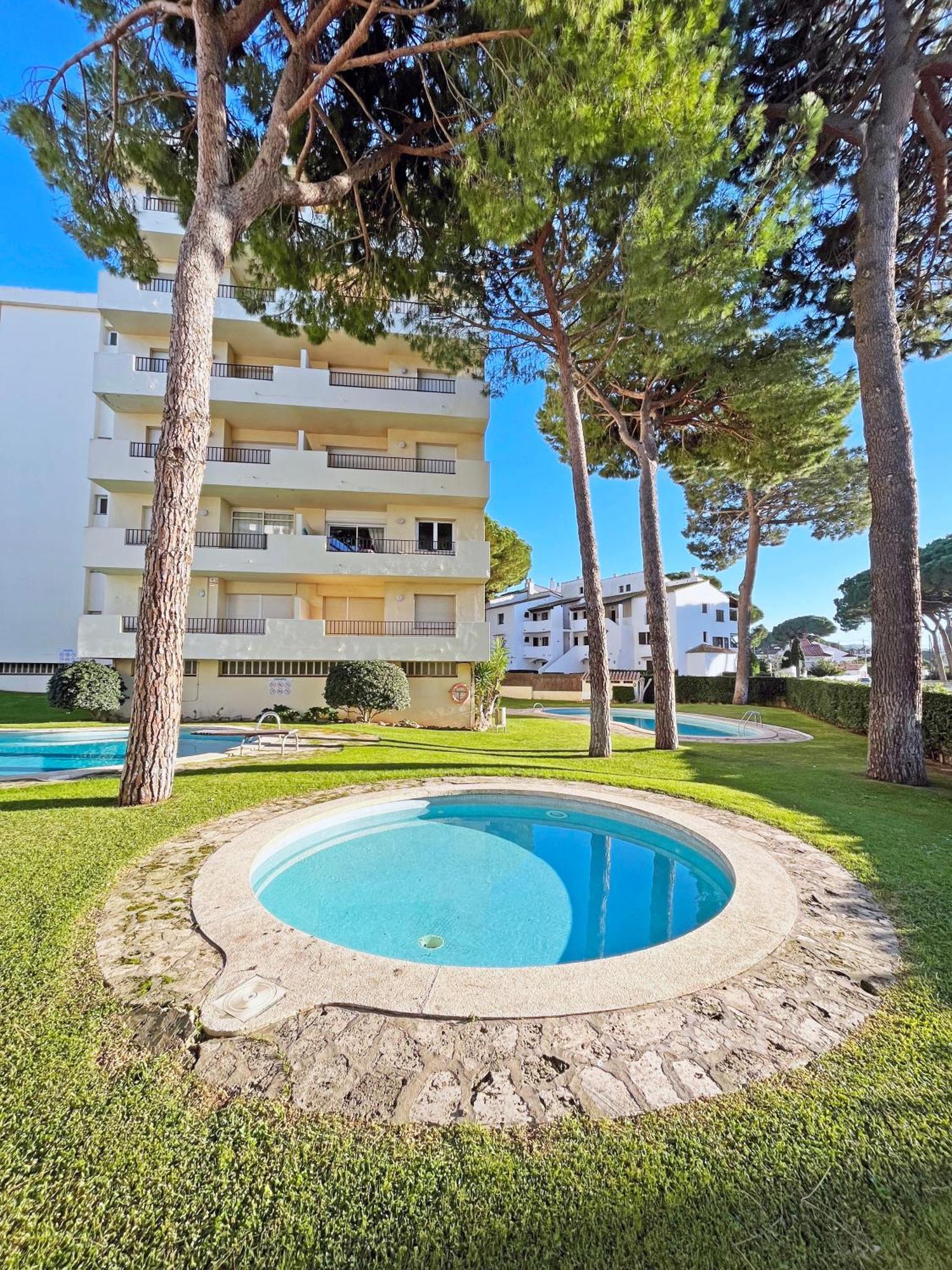 Apartamento En La Escala Con Piscina Y Parking L' Escala Luaran gambar