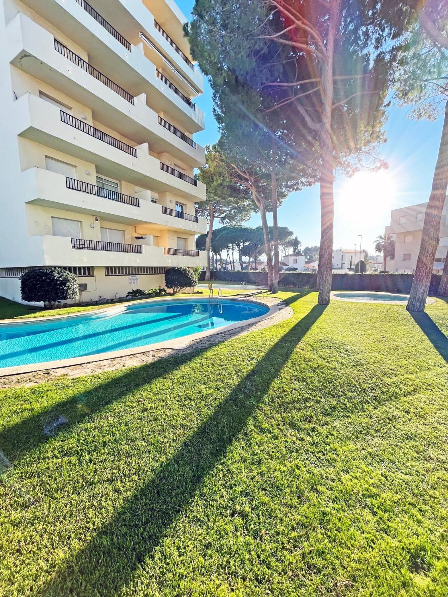 Apartamento En La Escala Con Piscina Y Parking L' Escala Luaran gambar