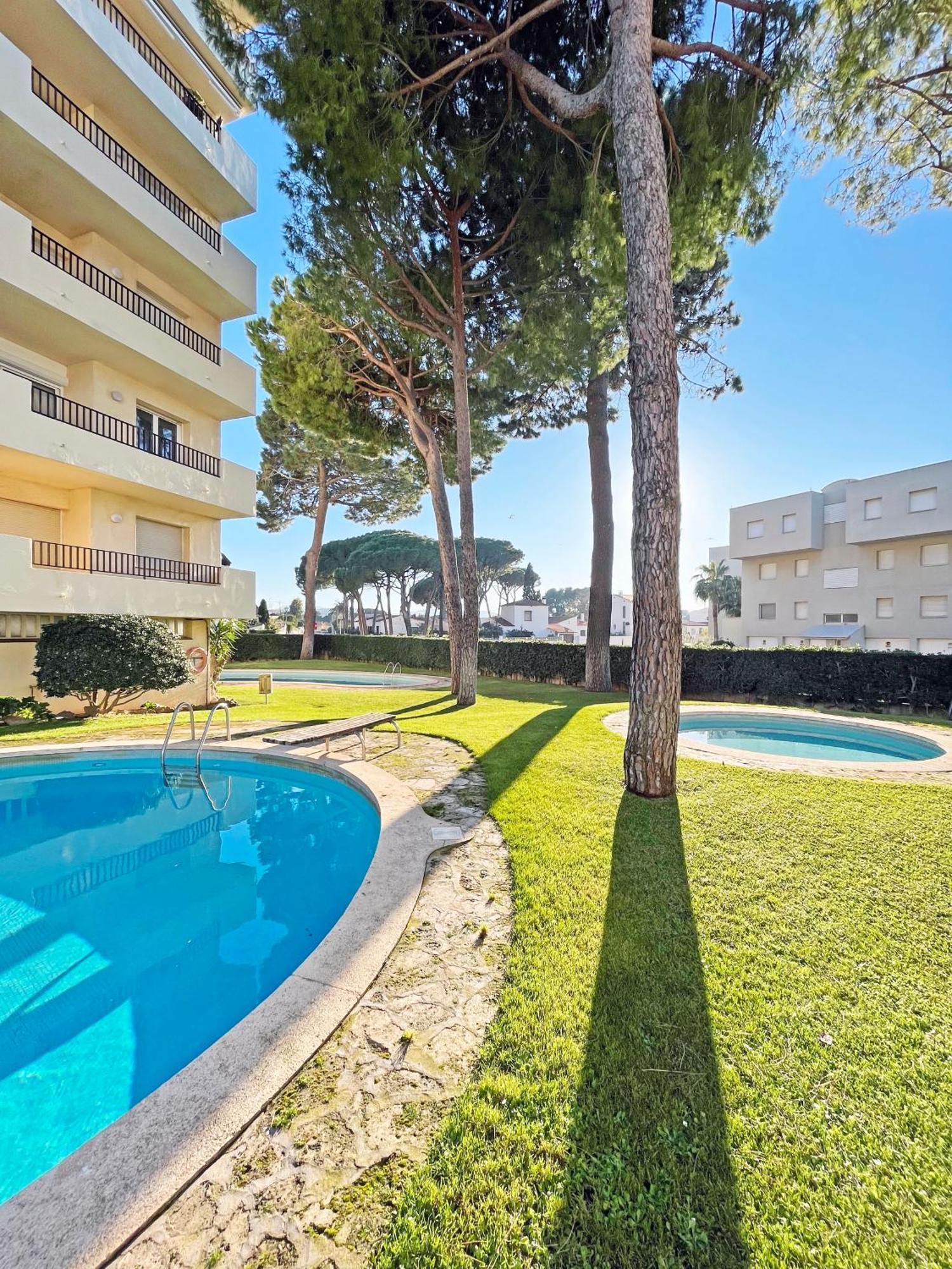 Apartamento En La Escala Con Piscina Y Parking L' Escala Luaran gambar